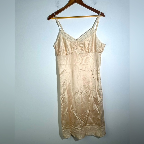 Elegant Cream Slip Dress with Lace Trim - Picture 2 of 8